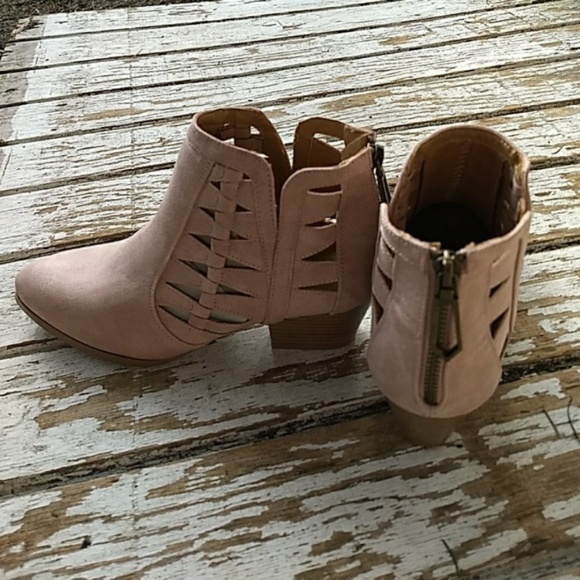 Last Pair Sz 7! Cutout Pink Booties - Picture 4 of 7